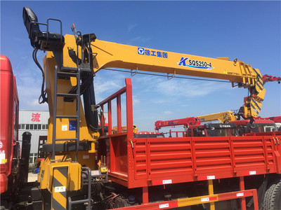 可拉挖機(jī)的單橋隨車吊 送車上門，貨到付款的便捷解決方案